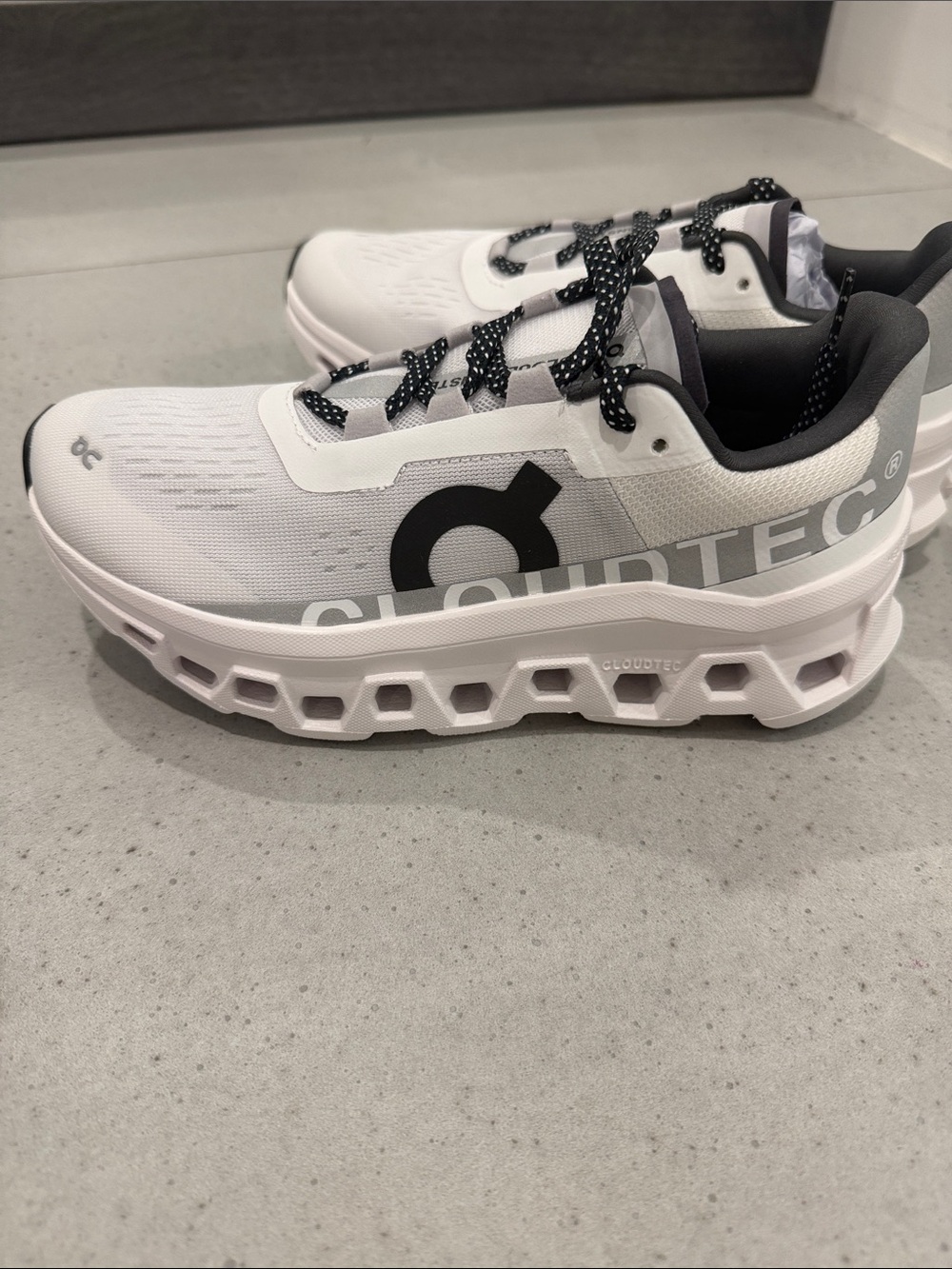 On Running White and Black Cloud-Inspired Sneakers - Picture 5 of 8
